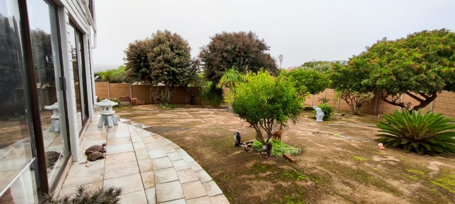4 Bedroom Property for Sale in Stilbaai Wes Western Cape